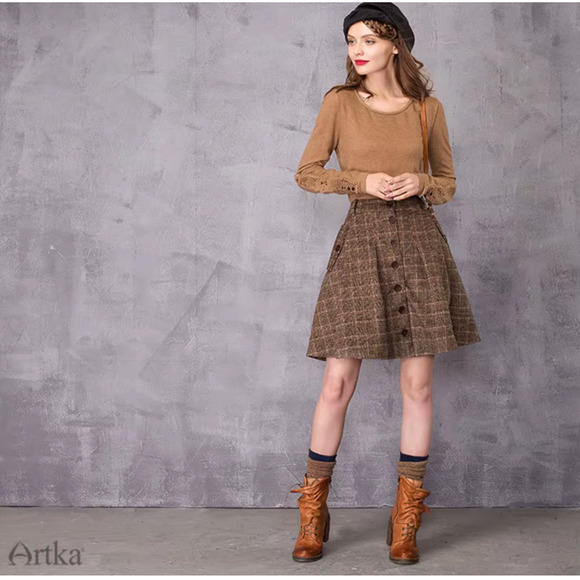 VINTAGE ARTKA WOOL BLEND TWEED SKIRT W/POCKETS; SIZE MED